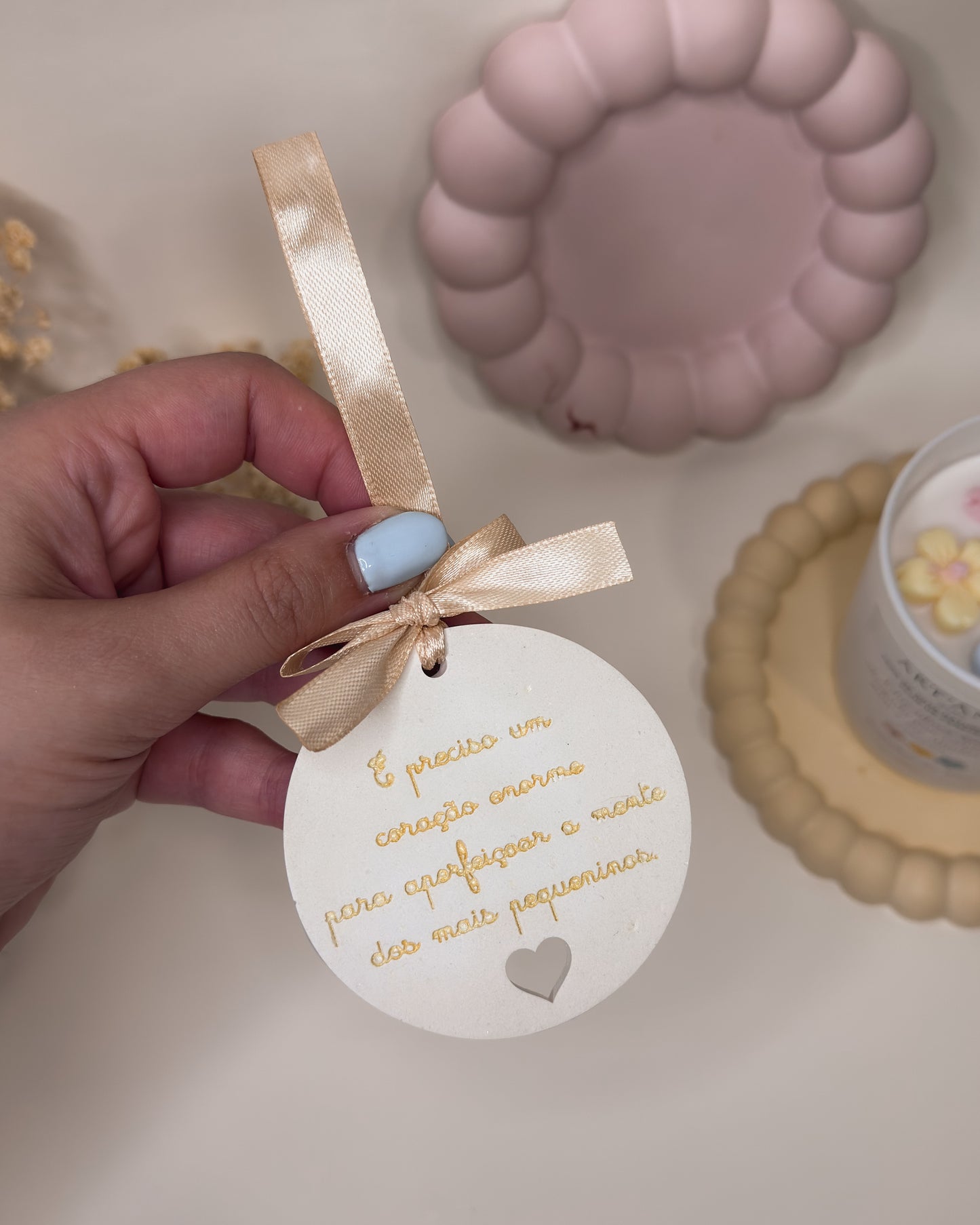 "É PRECISO UM CORAÇÃO ENORME..." - GESSO PERFUMADO