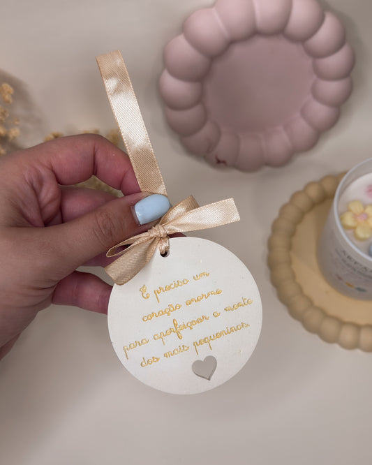 "É PRECISO UM CORAÇÃO ENORME..." - GESSO PERFUMADO